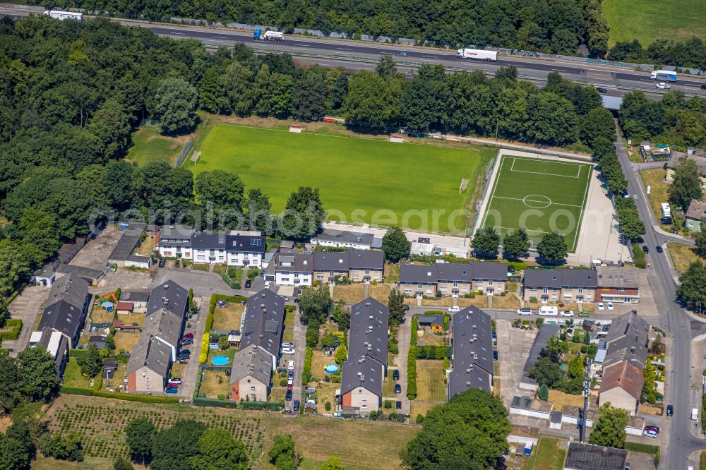 Aerial photograph Castrop-Rauxel - Ensemble of sports grounds TuS Henrichenburg on street Lambertstrasse in the district Henrichenburg in Castrop-Rauxel at Ruhrgebiet in the state North Rhine-Westphalia, Germany