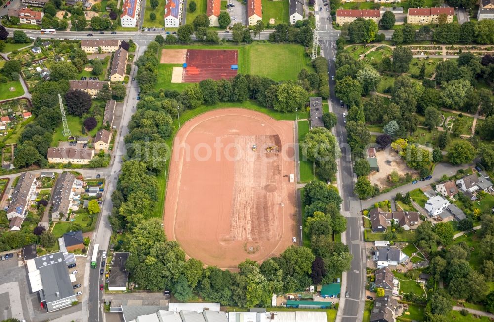 Aerial photograph Schwelm - Ensemble of sports grounds between Jesinghauser Strasse - Steinwegstrasse - Am Ochsenkonp in Schwelm in the state North Rhine-Westphalia, Germany