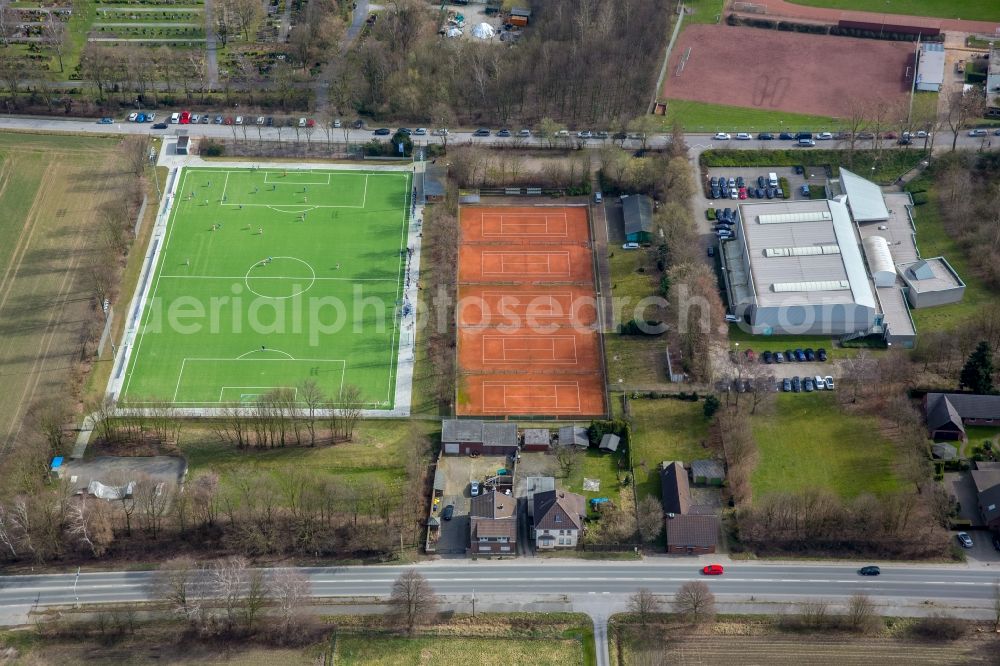 Bottrop from the bird's eye view: Ensemble of sports grounds between of Muensterstrasse and Loewenfeldstrasse in Bottrop in the state North Rhine-Westphalia, Germany