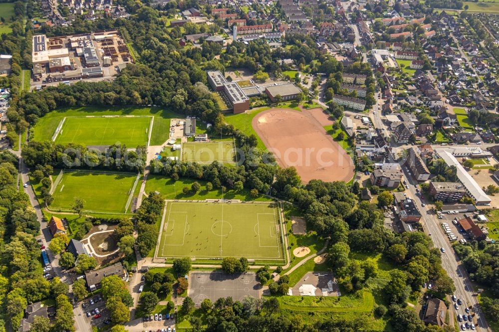 Aerial photograph Hamm - Ensemble of sports grounds between Roemerstrasse - Im Ruenfeld - Bockumer Weg and Herbert-Sandhoff-Weg in Hamm in the state North Rhine-Westphalia, Germany