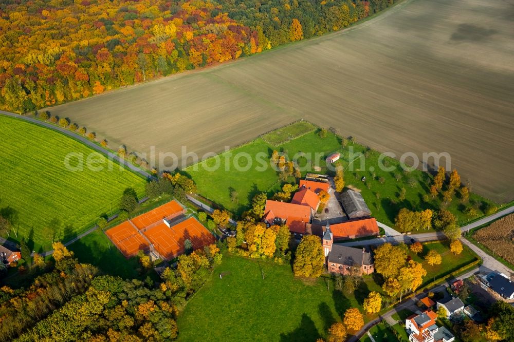 Hamm from the bird's eye view: Ensemble of the tennis courts and sports grounds of Tennis Club Geithe and building of the restaurant Schulte-Geithe in Hamm in the state of North Rhine-Westphalia