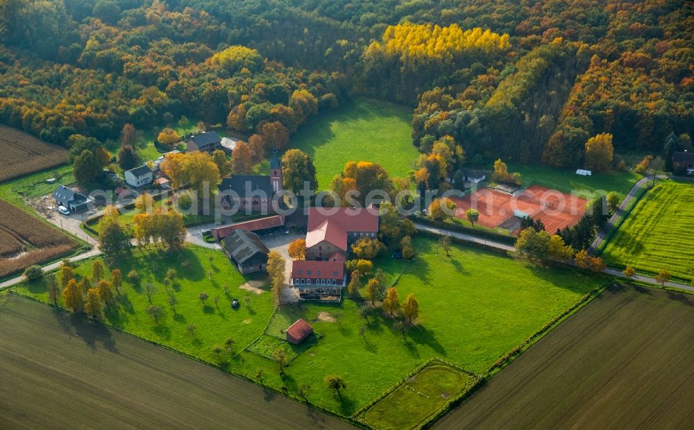 Aerial photograph Hamm - Ensemble of the tennis courts and sports grounds of Tennis Club Geithe and building of the restaurant Schulte-Geithe in Hamm in the state of North Rhine-Westphalia