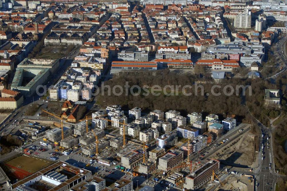 Aerial photograph München - Entstehung des neuen Münchner Stadtquartiers Theresienhöhe. Auf dem 47,1 ha großen ehem. Messegelände am Rande der Innenstadt sollen in einer Mischung aus Kern- und Wohngebiet ca. 4000 bis 5000 Arbeitsplätze, 1400 Wohnungen, Schule, Kita, Grünflächen u.a. entstehen.