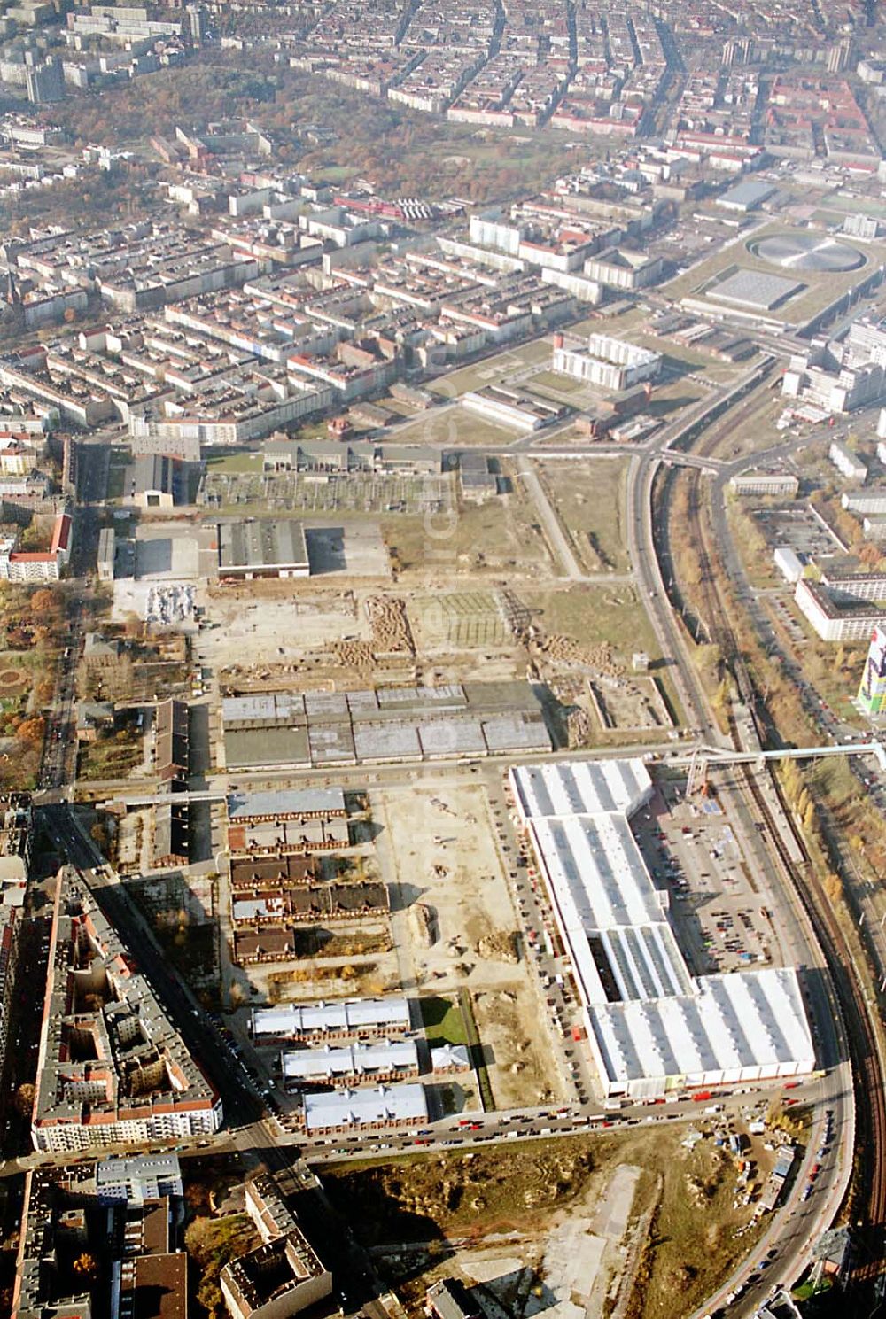 Aerial image Berlin Friedrichshain - 11.11.2003 Entwicklungs- und Baugelände auf dem Gelände des ehemaligen Schlachthofes Eldenaer Strasse, Storkower Strasse