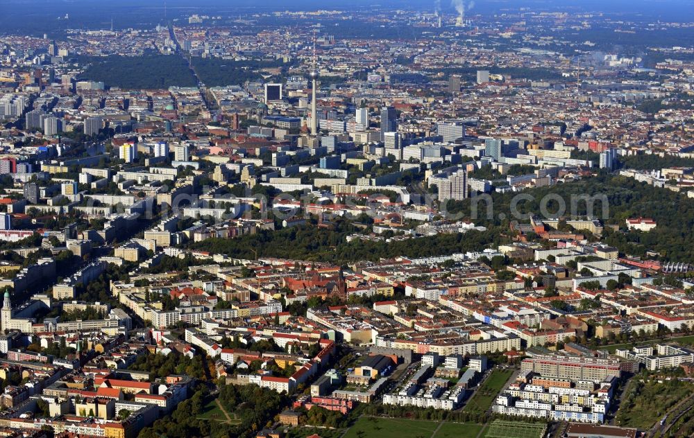 Berlin Friedrichshain from above - Building site of Townhouses in the Eldenaer Viertel on the area of the development zone Alter Schlachthof / Eldenaer Strasse