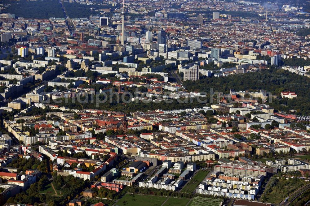 Aerial image Berlin Friedrichshain - Building site of Townhouses in the Eldenaer Viertel on the area of the development zone Alter Schlachthof / Eldenaer Strasse