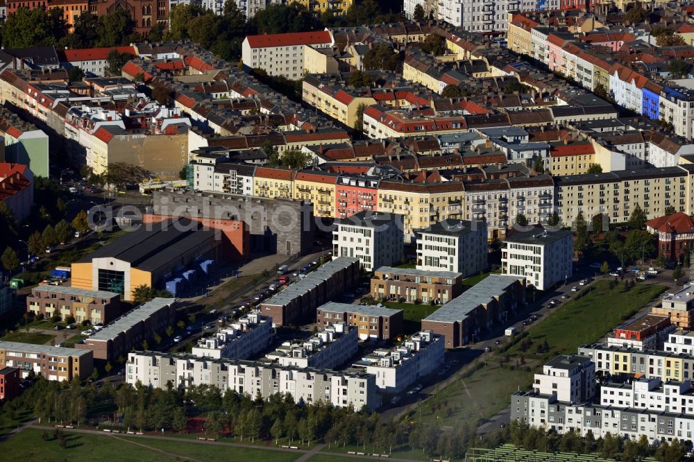 Aerial photograph Berlin Friedrichshain - Building site of Townhouses in the Eldenaer Viertel on the area of the development zone Alter Schlachthof / Eldenaer Strasse