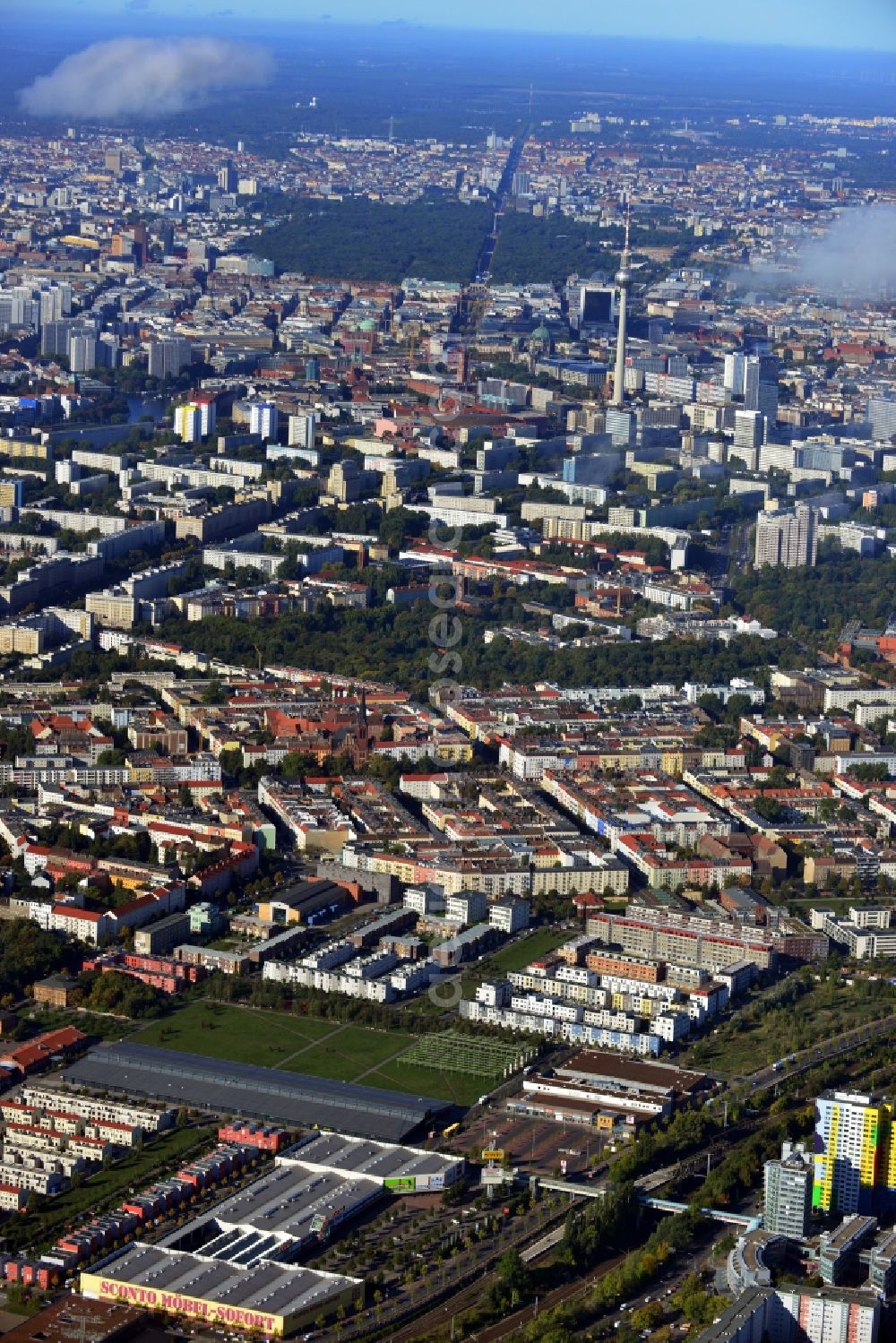 Aerial photograph Berlin Friedrichshain - Building site of Townhouses in the Eldenaer Viertel on the area of the development zone Alter Schlachthof / Eldenaer Strasse