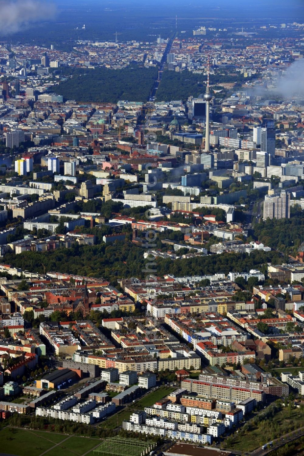 Aerial image Berlin Friedrichshain - Building site of Townhouses in the Eldenaer Viertel on the area of the development zone Alter Schlachthof / Eldenaer Strasse