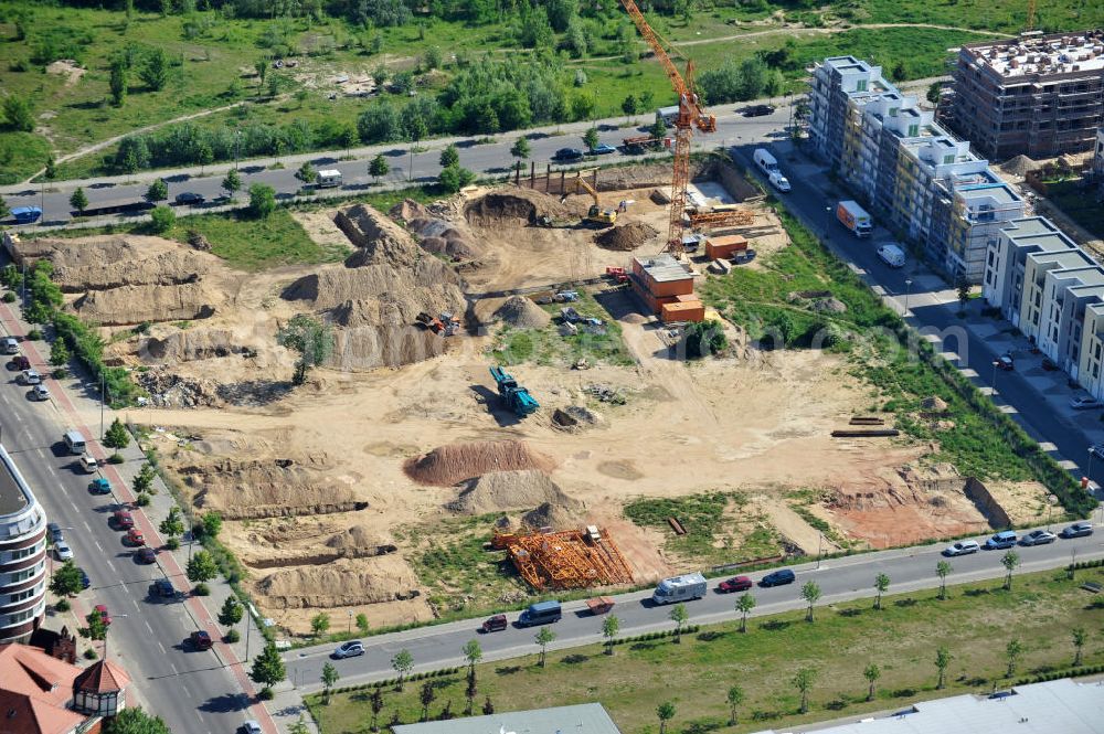 Aerial image Berlin Prenzlauer Berg - Baustelle im Thaerviertel auf dem Areal Entwicklungsgebiet Alter Schlachthof / Eldenaer Straße. Zwischen der Thaerstraße und der Straße Zur Innung enstehen, durch die AVILA Management & Consulting AG, auf dem 3. Bauabschnitt Baufeld 2 Haus Johannes vom Kreuz Wohnungen, Stadthäuser und Gewerbeflächen. Building site in the Thaerviertel on the area of the development zone Alter Schlachthof / Eldenaer Strasse.