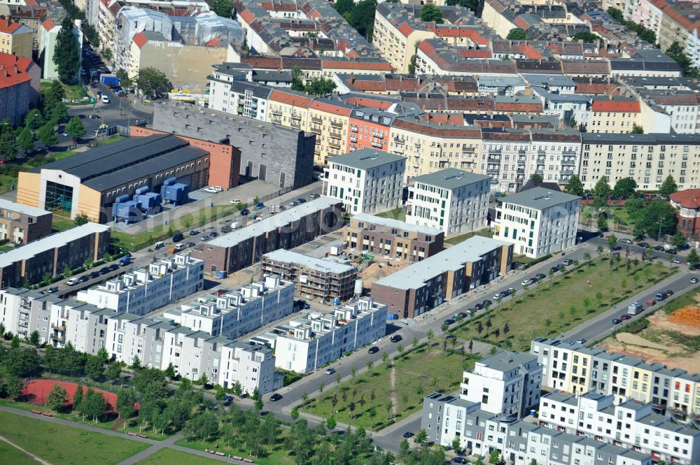 Berlin Friedrichshain from above - Stadtteilansicht vom Areal Entwicklungsgebiet Alter Schlachthof / Eldenaer Straße. Hier entsteht ein neues Wohngebiet mit etwa 1300 Wohneinheiten in Lofts, Stadthäusern und Wohnungen, ca. 170000 qm Gewerbeflächen und Parkanlagen. Area of the development zone Alter Schlachthof / Eldenaer Strasse.