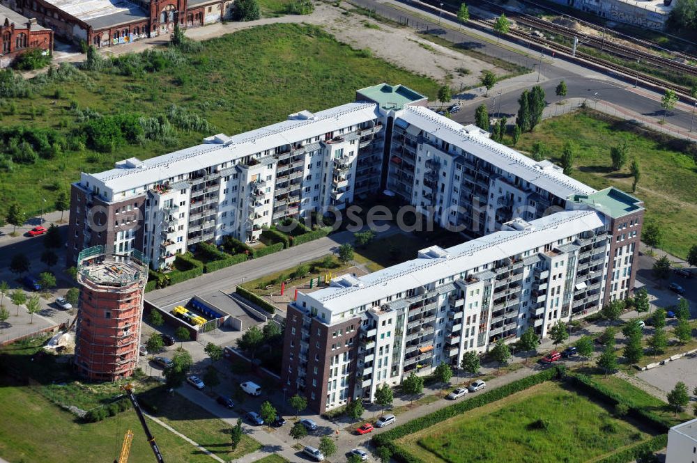 Berlin Prenzlauer Berg from above - Wohnanlage am Wasserturm im Hausburgviertel auf dem Areal Entwicklungsgebiet Alter Schlachthof / Eldenaer Straße. Ein Projekt der Okeanos Immobilien- Verwaltungs GmbH & Co. KG. Verwaltung erfolgt durch die ARWOBAU GmbH. Residential complex in the Hausburgviertel on the area of the development zone Alter Schlachthof / Eldenaer Strasse.