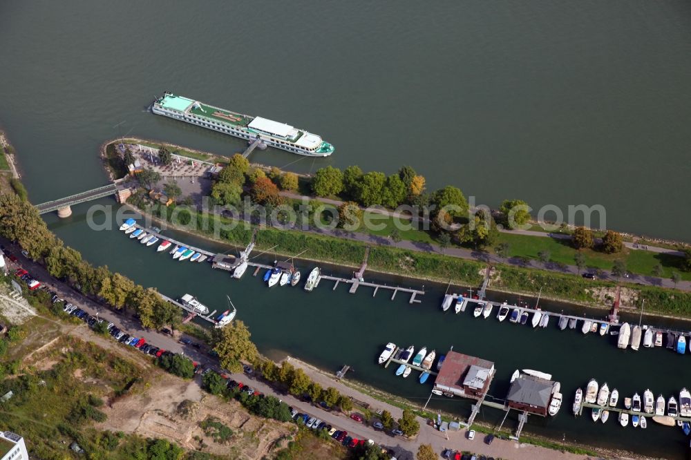 Mainz from above - Development area of the brain area winter harbor on the banks of the River Rhein in Mainz in Rhineland-Palatinate