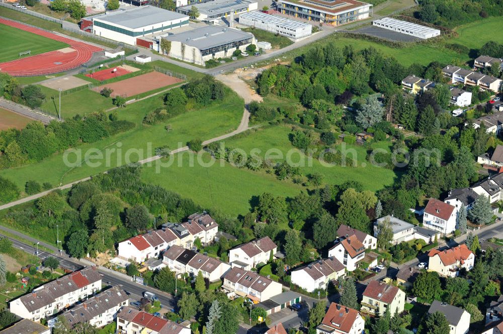 Aerial photograph Kronberg im Taunus - Blick auf Entwicklungsgebiet / Baufläche für Wohnungsneubau in Kronberg an der Schöneberger Straße / Fichtenstraße / Buchenweg. Die cds Wohnbau GmbH errichtet hier moderne Ein- und Mehrfamilienhäuser in attraktiver Lage der Taunusregion. Development area / construction area for new residential construction in Kronberg.