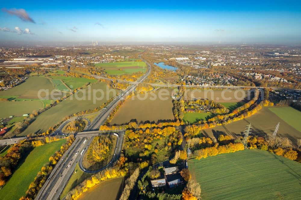 Bochum from the bird's eye view: Development area and building land fallow on higway route exit Querenburg in Bochum in the state North Rhine-Westphalia, Germany