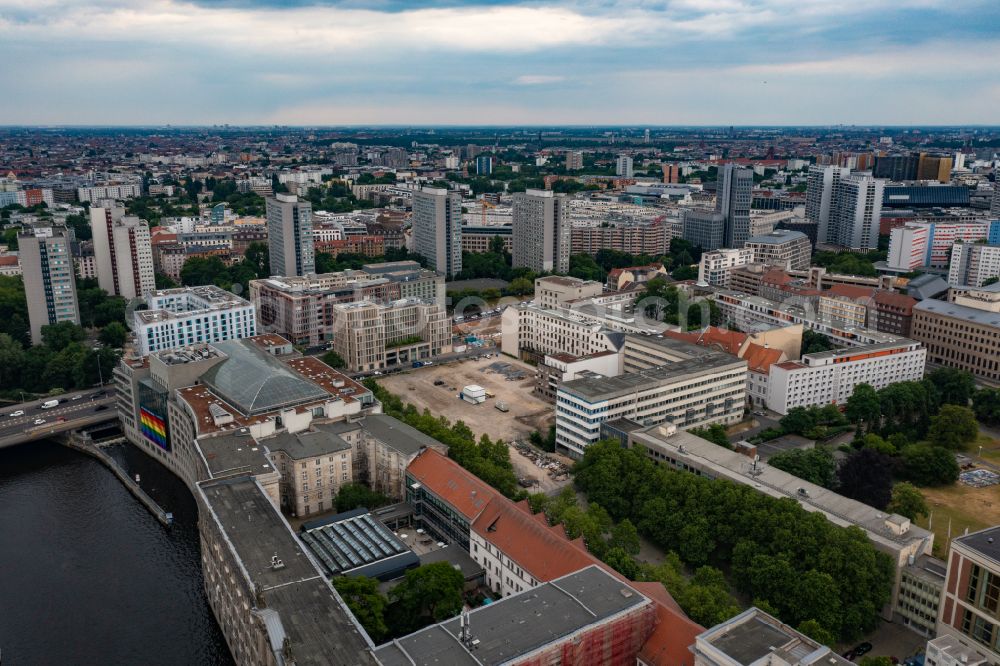 Aerial image Berlin - Development area and building land fallow Breite Strasse corner Scharrenstrasse in the district Mitte in Berlin, Germany