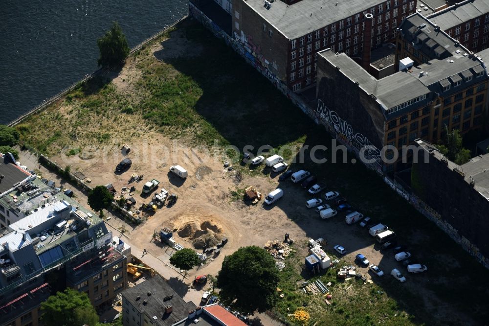 Berlin from the bird's eye view: Development area and building land fallow in Cuvry street corner Schlesische street in district Kreuzberg in Berlin