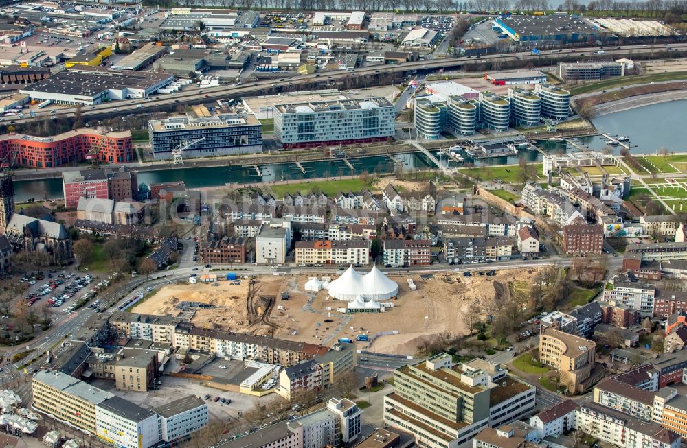 Duisburg from the bird's eye view: Development area and building land fallow along the Oberstrasse - Poststrasse and Gutenbergstrasse in the district Altstadt in Duisburg in the state North Rhine-Westphalia