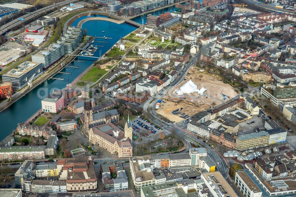 Aerial image Duisburg - Development area and building land fallow along the Oberstrasse - Poststrasse and Gutenbergstrasse in the district Altstadt in Duisburg in the state North Rhine-Westphalia