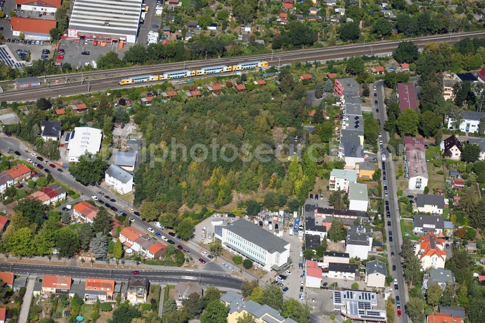 Aerial image Berlin - Development area and building land fallow Hochstrasse - Hildburghauser Strasse in the district Lichterfelde in Berlin, Germany