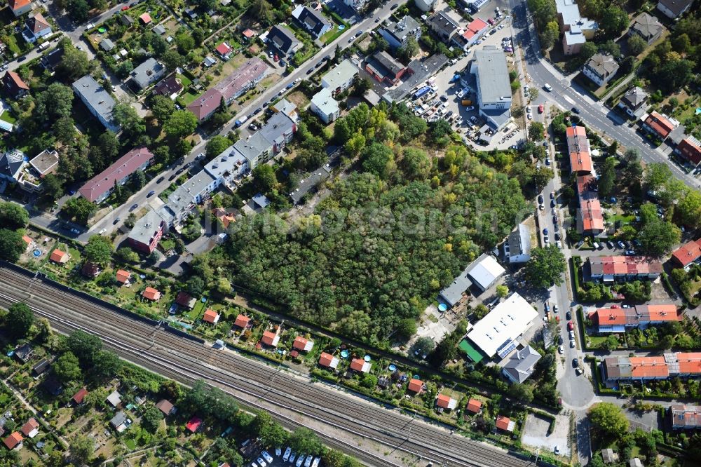 Aerial image Berlin - Development area and building land fallow Hochstrasse - Hildburghauser Strasse in the district Lichterfelde in Berlin, Germany