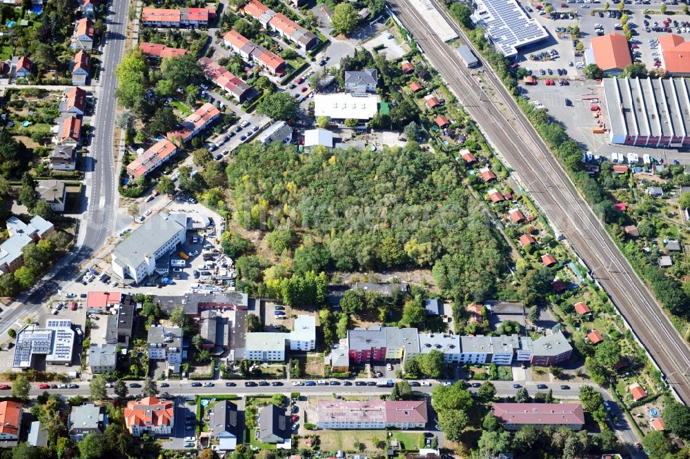 Aerial image Berlin - Development area and building land fallow Hochstrasse - Hildburghauser Strasse in the district Lichterfelde in Berlin, Germany