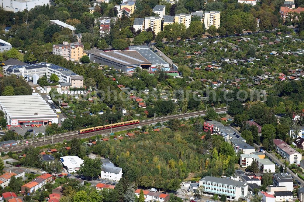 Aerial photograph Berlin - Development area and building land fallow Hochstrasse - Hildburghauser Strasse in the district Lichterfelde in Berlin, Germany