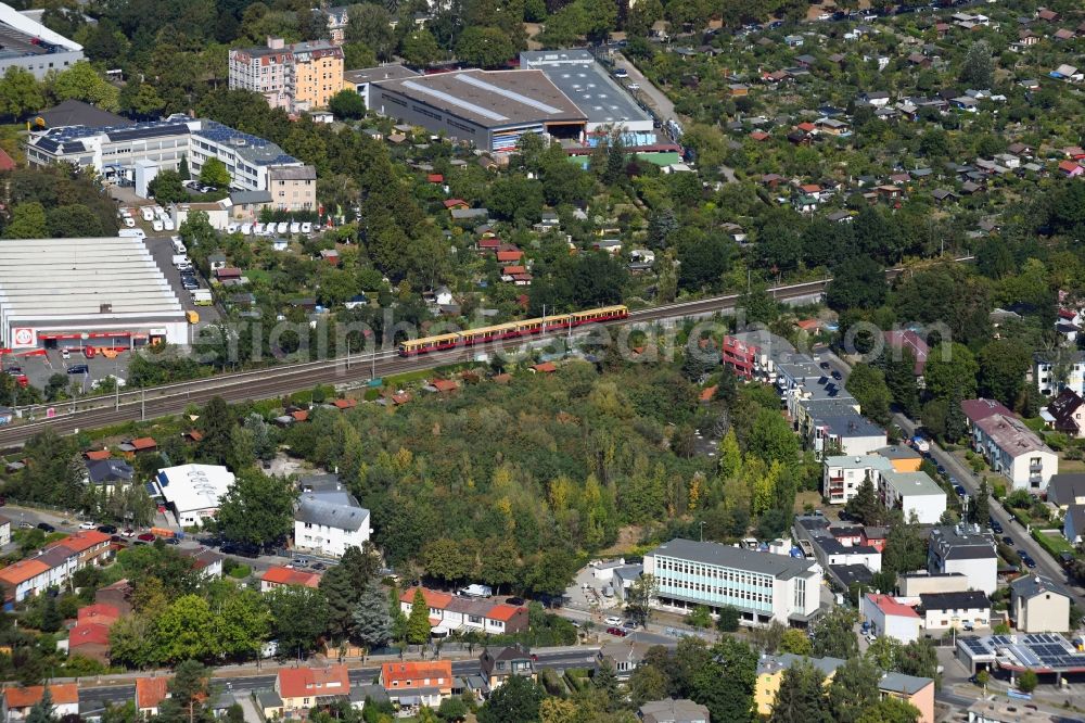 Berlin from above - Development area and building land fallow Hochstrasse - Hildburghauser Strasse in the district Lichterfelde in Berlin, Germany