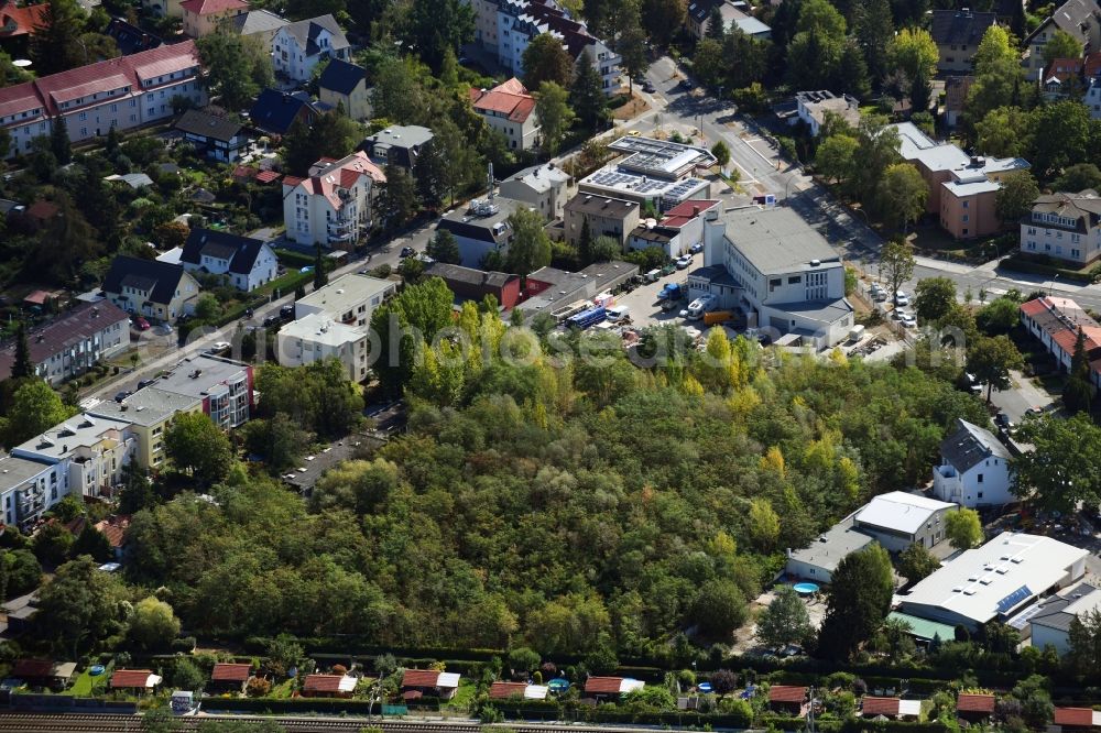 Berlin from the bird's eye view: Development area and building land fallow Hochstrasse - Hildburghauser Strasse in the district Lichterfelde in Berlin, Germany