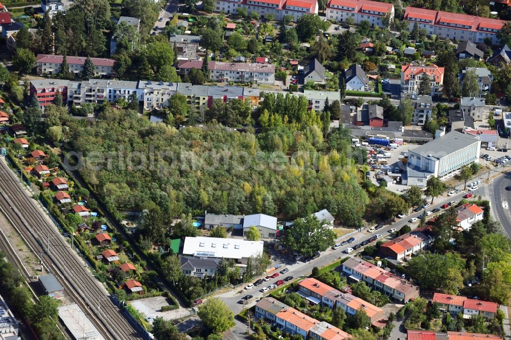 Aerial photograph Berlin - Development area and building land fallow Hochstrasse - Hildburghauser Strasse in the district Lichterfelde in Berlin, Germany