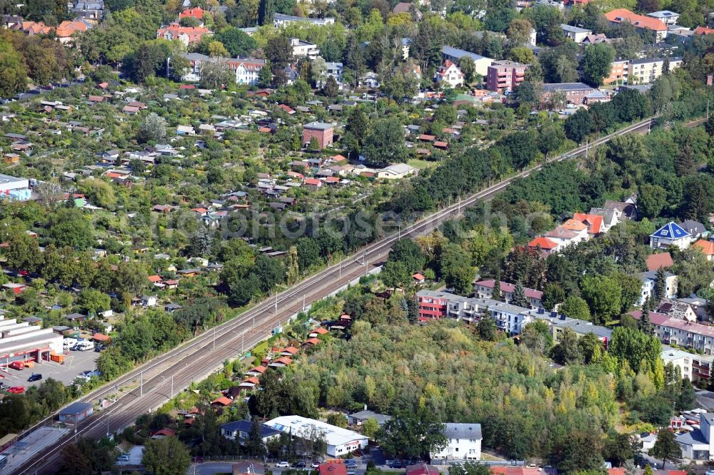 Berlin from the bird's eye view: Development area and building land fallow Hochstrasse - Hildburghauser Strasse in the district Lichterfelde in Berlin, Germany