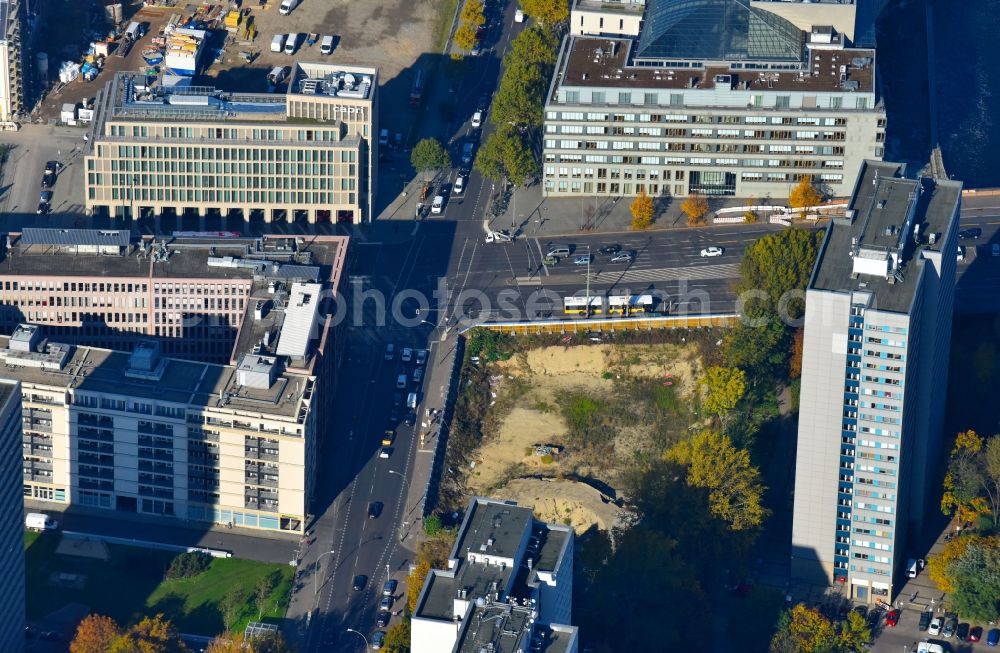 Aerial image Berlin - Development area and building land fallow on Kreuzung Breite Strasse / Fischerinsel in Berlin, Germany