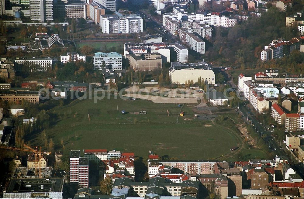 Aerial photograph Berlin - Development area and building land fallow fuer den Neubaus of BND- Zentrale on Chausseestrasse in the district Mitte in Berlin, Germany