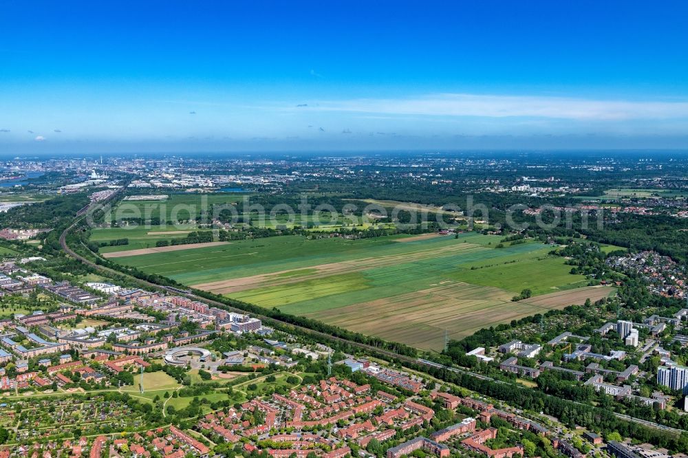 Aerial image Hamburg - Development area and building land fallow Oberbillwerder also The Connected City between Noerdlicher Bahngraben and Billwerder Billdeich in the district Billwerder in Hamburg, Germany