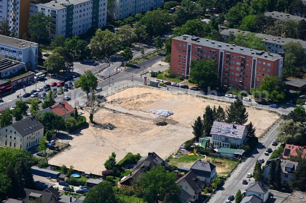 Aerial photograph Berlin - Development area and building land fallow on street Barmbeker Weg - Brunsbueteler Damm in the district Staaken in Berlin, Germany