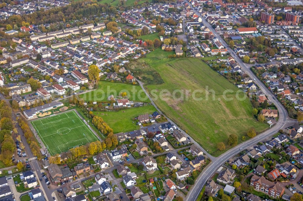 Bergkamen from the bird's eye view: Development area and building land fallow between Jahnstrasse and Hermann-Stehr-Strasse in Bergkamen at Ruhrgebiet in the state North Rhine-Westphalia, Germany