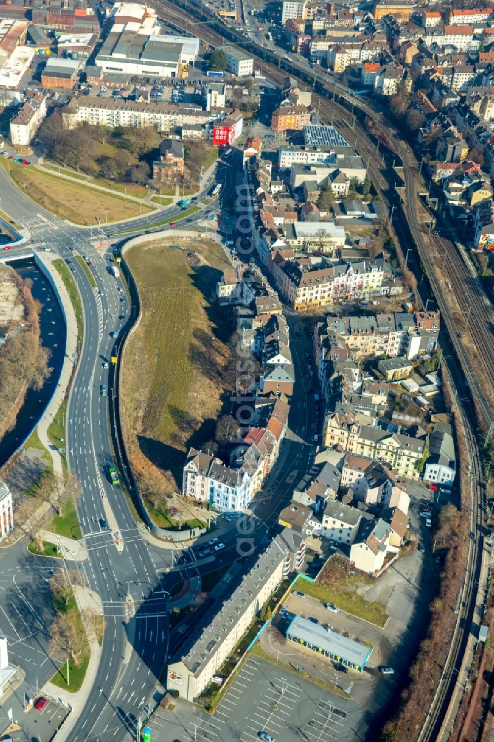 Aerial image Hagen - Development area fallow so-called Bohne between the train Station bypass at the Wehringhauser Strasse in the district Wehringhausen in Hagen in the state North Rhine-Westphalia