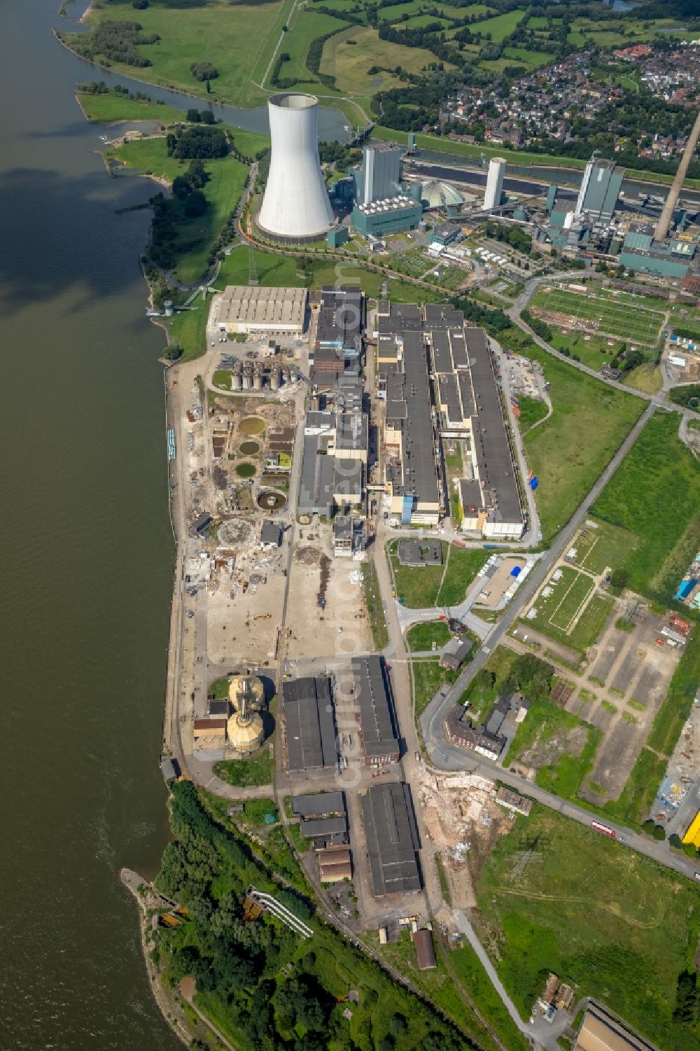 Aerial photograph Duisburg - Development area of former industrial and commercial area of of Duisburger Hafen AG Logport VI 6 on Rhine river in Duisburg in the state North Rhine-Westphalia, Germany