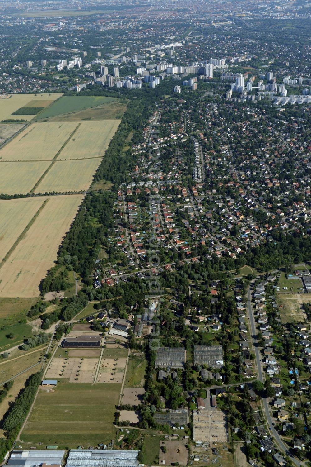 Berlin from the bird's eye view: Development area of wasteland on the site of a former nurseryan der Pfauenkehre in Berlin in Germany