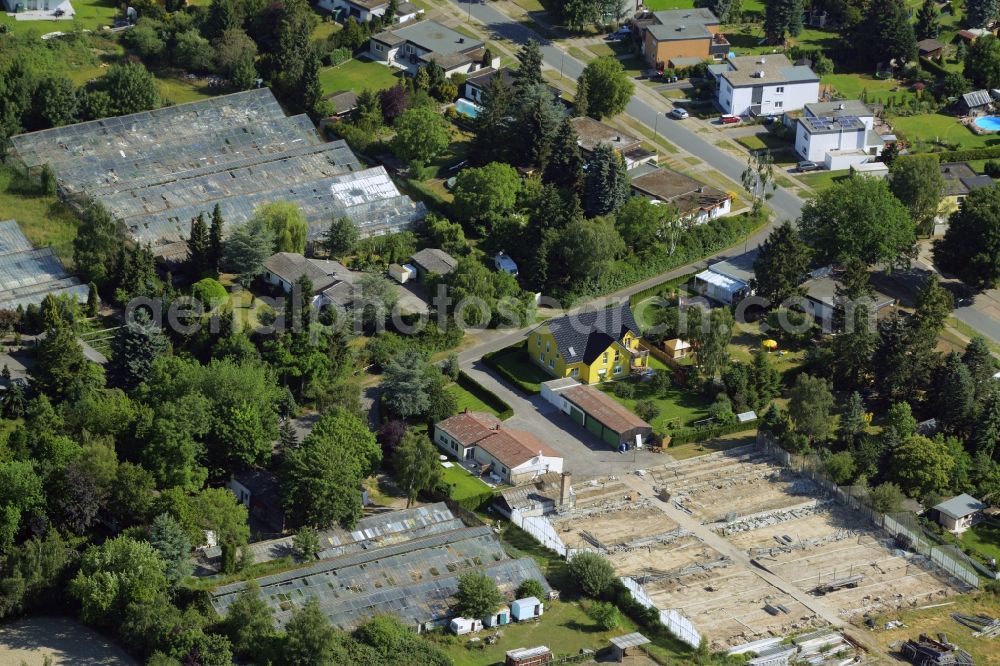 Berlin from the bird's eye view: Development area of wasteland on the site of a former nurseryan der Pfauenkehre in Berlin in Germany