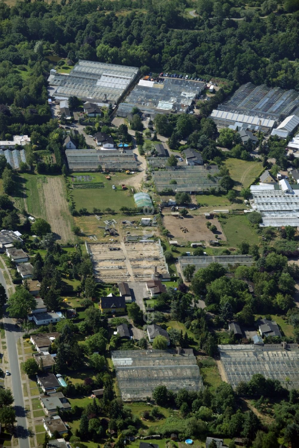 Berlin from the bird's eye view: Development area of wasteland on the site of a former nurseryan der Pfauenkehre in Berlin in Germany