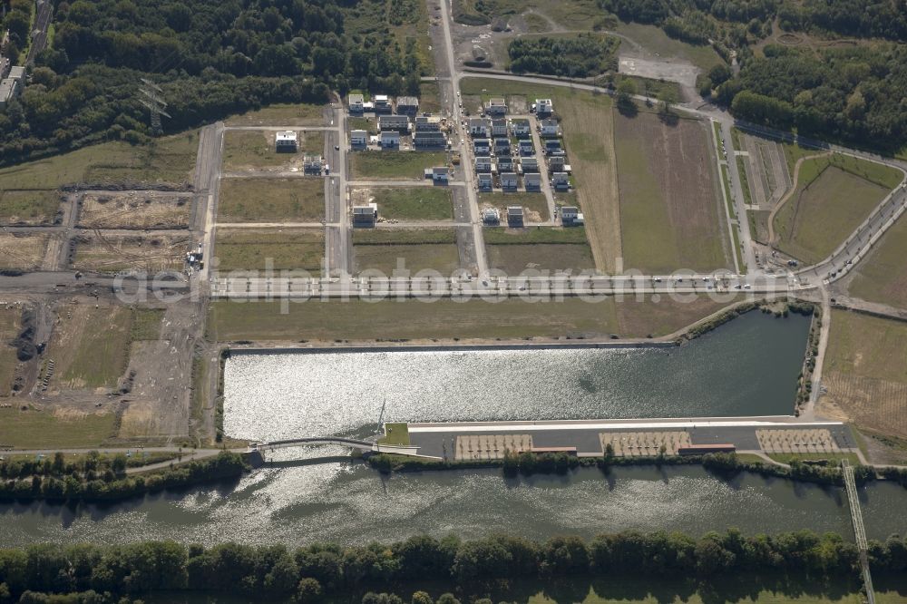 Gelsenkirchen from the bird's eye view: Site development area of the former Zeche Graf Bismarck / remodeling to new construction with residential neighborhoods on the Rhine-Herne Canal in Gelsenkirchen in North Rhine-Westphalia NRW