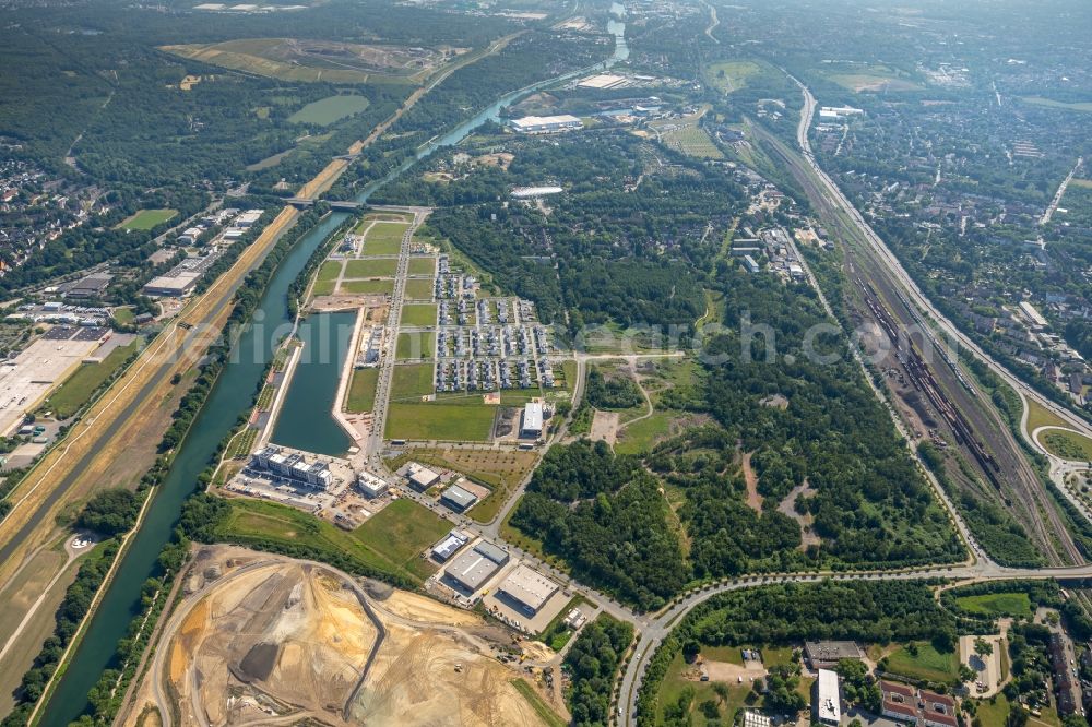 Gelsenkirchen from the bird's eye view: Site development area of the former Zeche Graf Bismarck / remodeling to new construction with residential neighborhoods on the Rhine-Herne Canal in Gelsenkirchen in North Rhine-Westphalia NRW