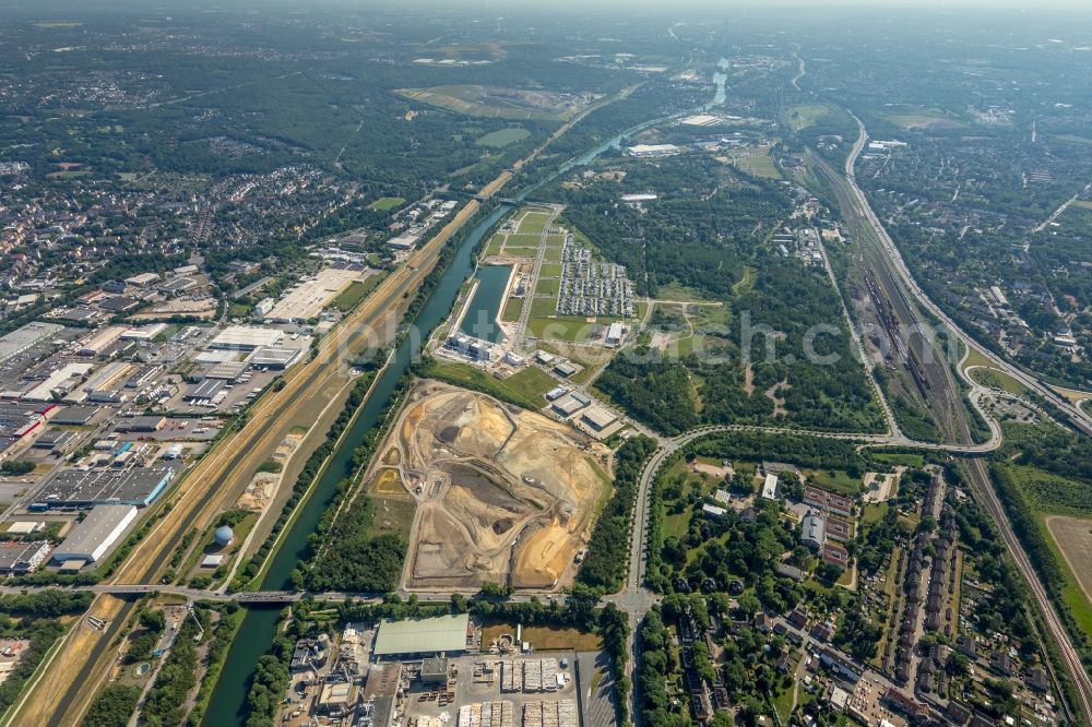 Aerial image Gelsenkirchen - Site development area of the former Zeche Graf Bismarck / remodeling to new construction with residential neighborhoods on the Rhine-Herne Canal in Gelsenkirchen in North Rhine-Westphalia NRW