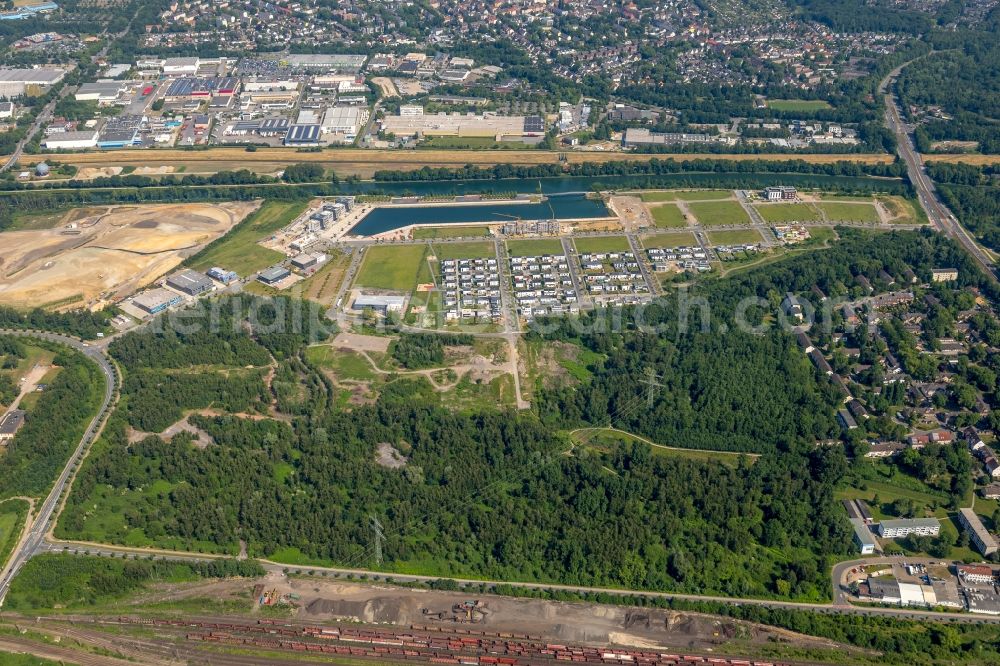 Gelsenkirchen from the bird's eye view: Site development area of the former Zeche Graf Bismarck / remodeling to new construction with residential neighborhoods on the Rhine-Herne Canal in Gelsenkirchen in North Rhine-Westphalia NRW