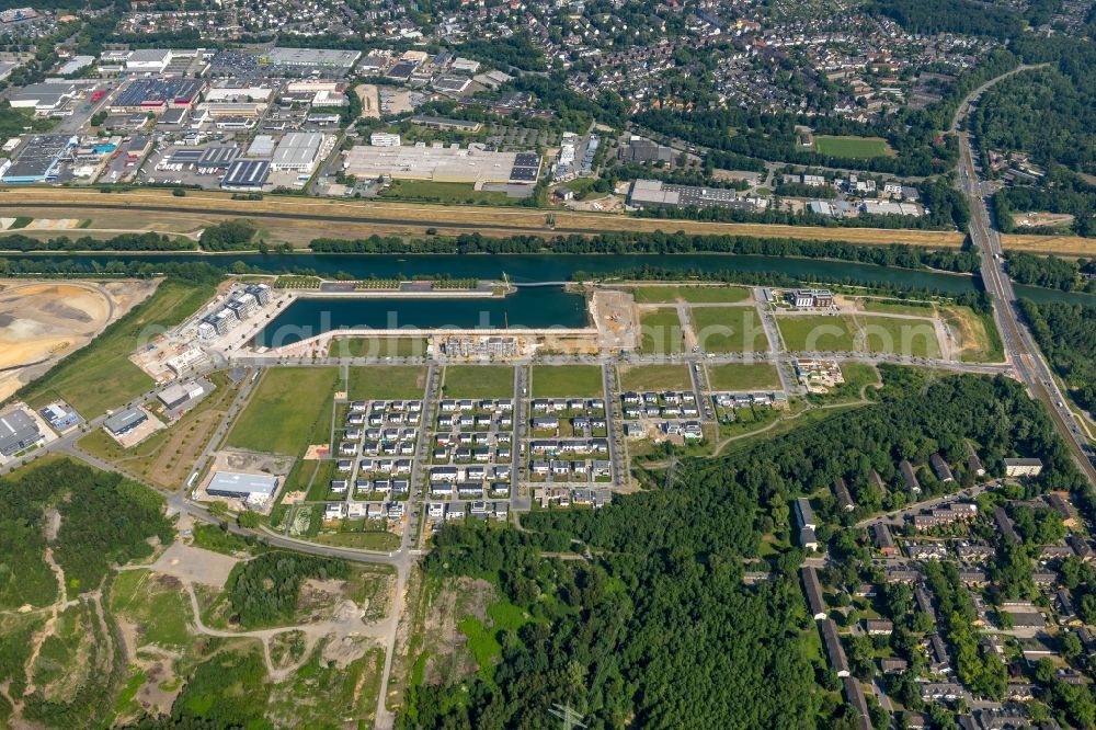 Aerial photograph Gelsenkirchen - Site development area of the former Zeche Graf Bismarck / remodeling to new construction with residential neighborhoods on the Rhine-Herne Canal in Gelsenkirchen in North Rhine-Westphalia NRW