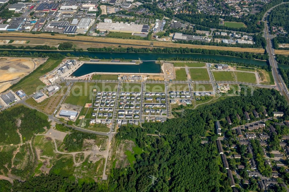 Gelsenkirchen from above - Site development area of the former Zeche Graf Bismarck / remodeling to new construction with residential neighborhoods on the Rhine-Herne Canal in Gelsenkirchen in North Rhine-Westphalia NRW