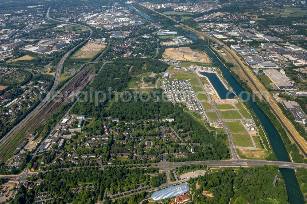 Gelsenkirchen from the bird's eye view: Site development area of the former Zeche Graf Bismarck / remodeling to new construction with residential neighborhoods on the Rhine-Herne Canal in Gelsenkirchen in North Rhine-Westphalia NRW