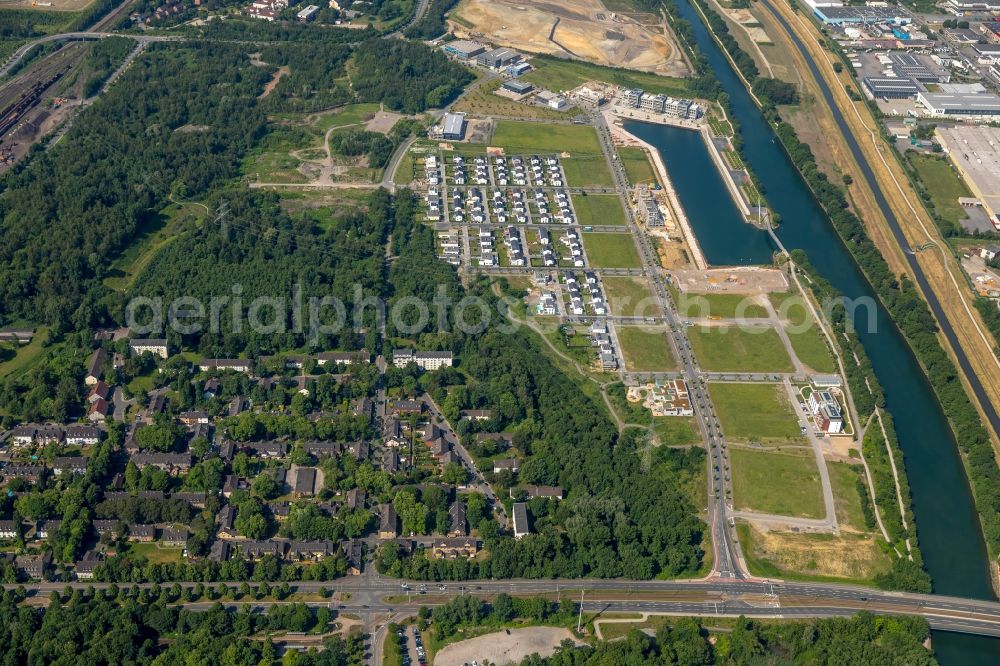 Aerial image Gelsenkirchen - Site development area of the former Zeche Graf Bismarck / remodeling to new construction with residential neighborhoods on the Rhine-Herne Canal in Gelsenkirchen in North Rhine-Westphalia NRW