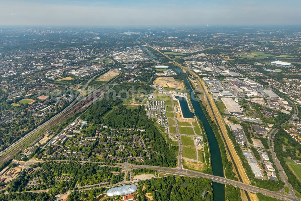 Aerial photograph Gelsenkirchen - Site development area of the former Zeche Graf Bismarck / remodeling to new construction with residential neighborhoods on the Rhine-Herne Canal in Gelsenkirchen in North Rhine-Westphalia NRW